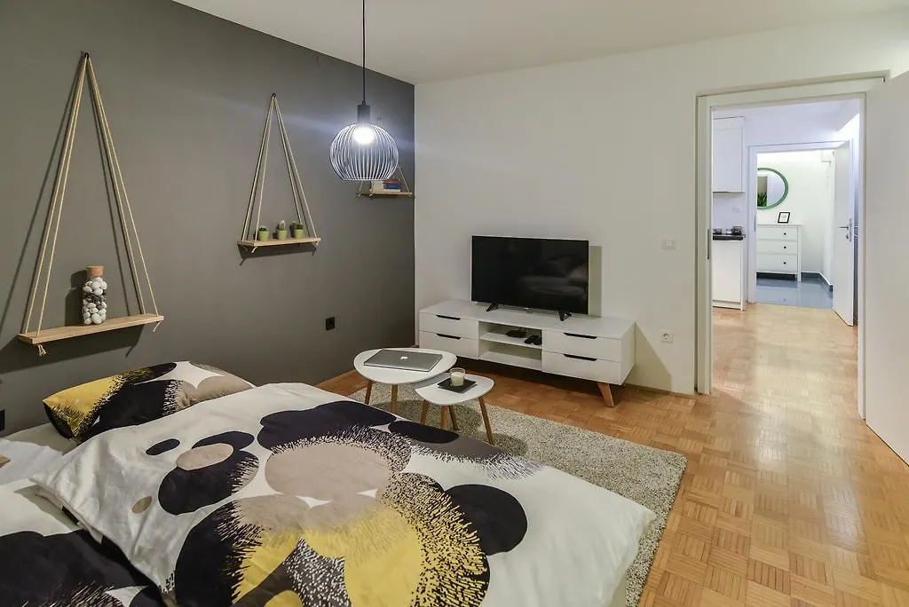 Strict City Apartments Lublana 0*,  Słowenia